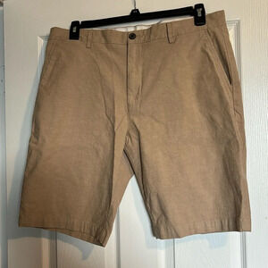 Goodthreads men’s tan 11” inseam flat front shorts size 36